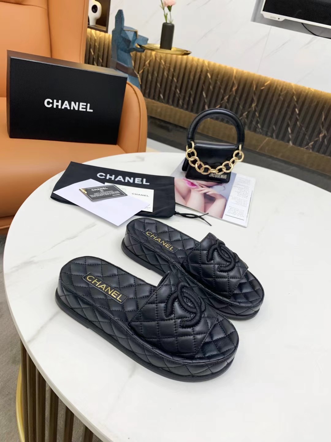 Chanel Slides 9 - vstockx