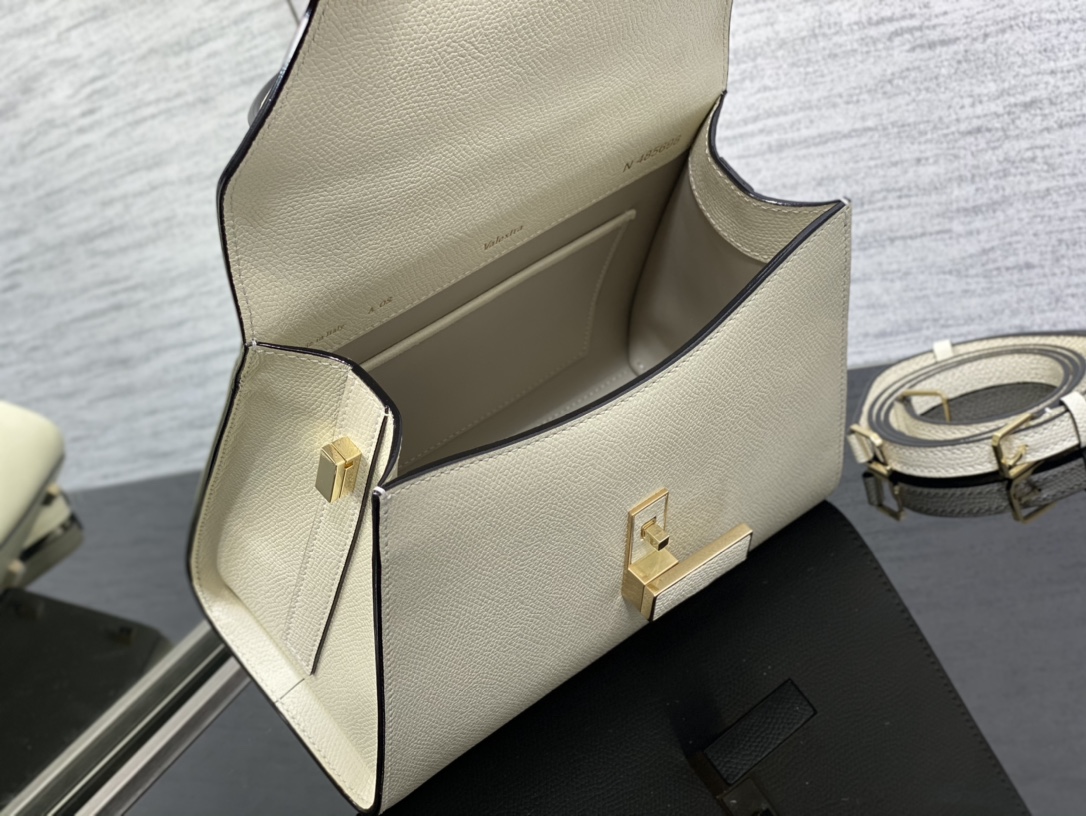 Handbag VALEXTRA size *'* - vstockx