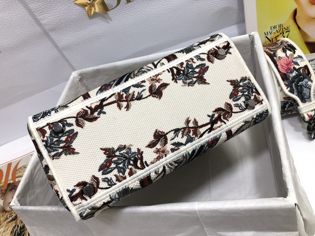 Handbag Dior M0565 size 24 x 20 x 11 cm - vstockx