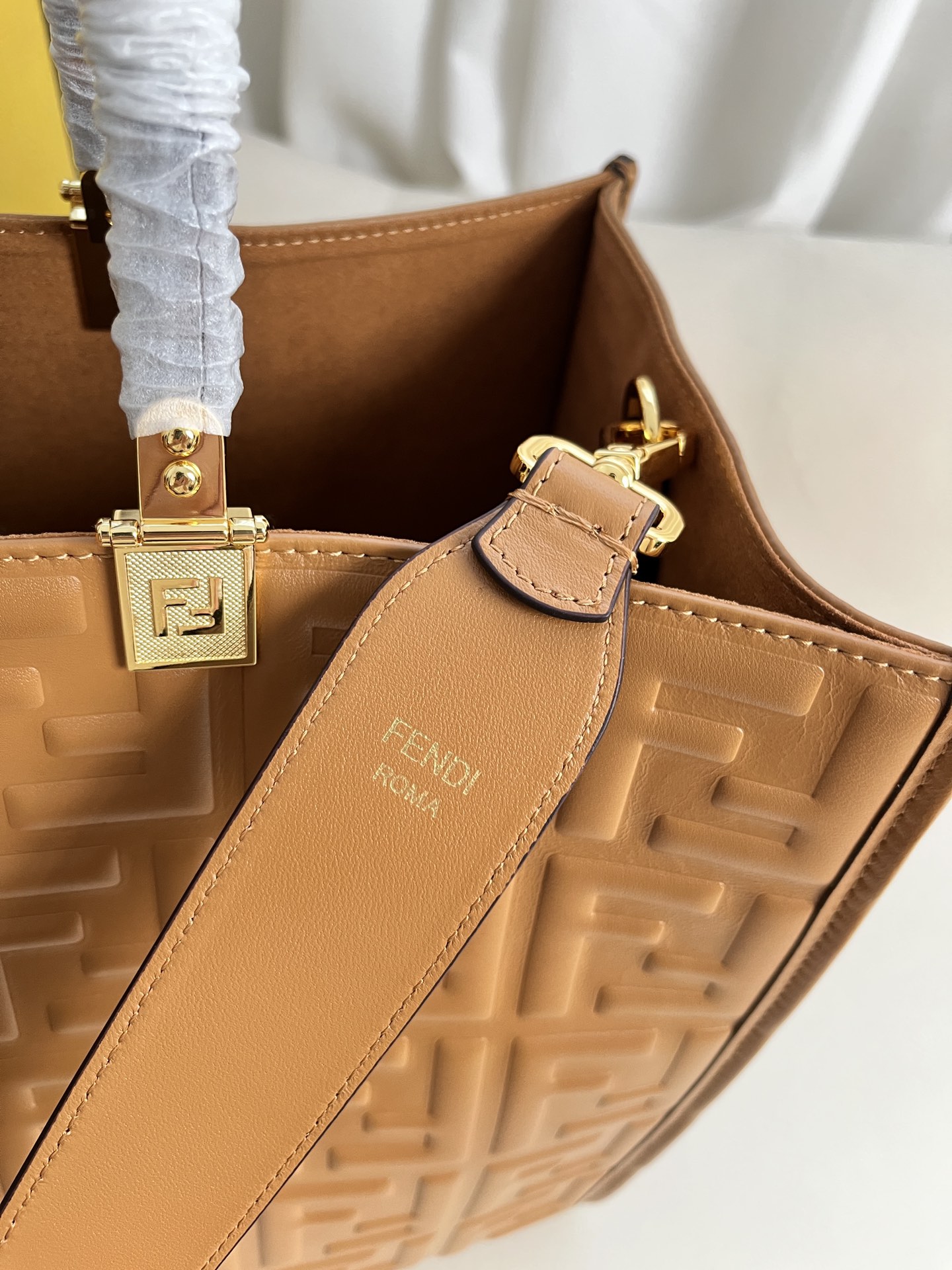 handbags FENDI 877 size:17*35*31 - vstockx