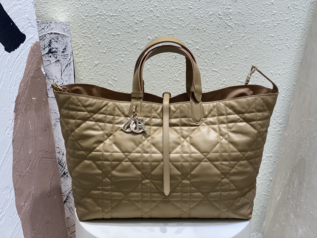 Handbags Dior 6233 size  37 cm - vstockx
