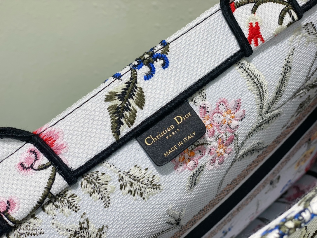 Handbag Dior size 41 cm - vstockx