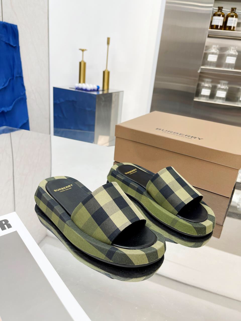 BURBERRY Buckingham Slides WOMEN 1 - vstockx