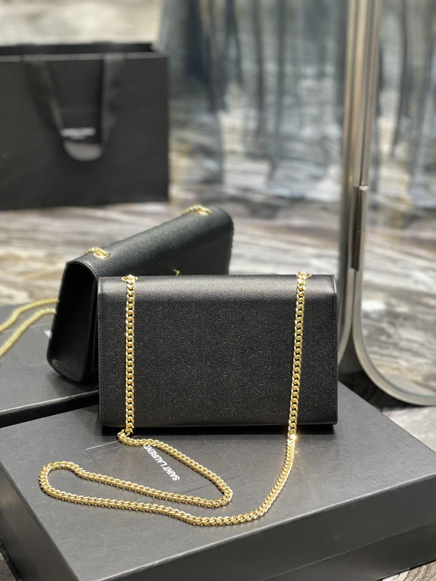 Handbags SAINT LAURENT 364021 size 24x14.5x5 cm - vstockx