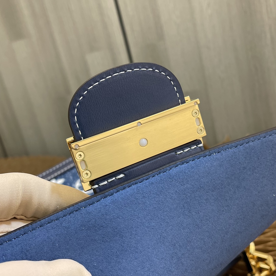 Handbag Louis Vuitton M59631 size 25 x 17 x 10.5 cm - vstockx