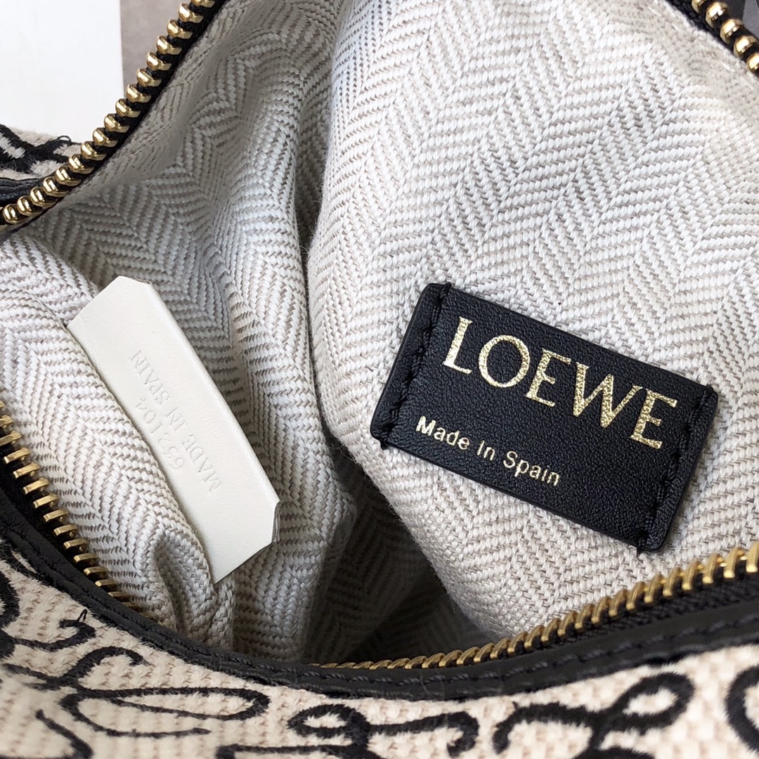 Handbags LOEWE  size:21-12-12.5 cm - vstockx