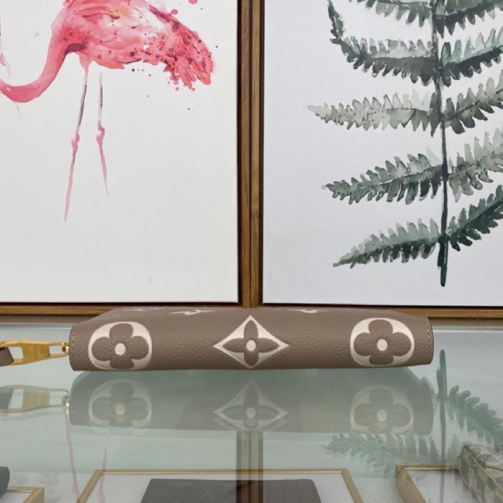 Handbag Louis Vuitton M69794 size 19.5 x 10.5 x 2.5 cm - vstockx