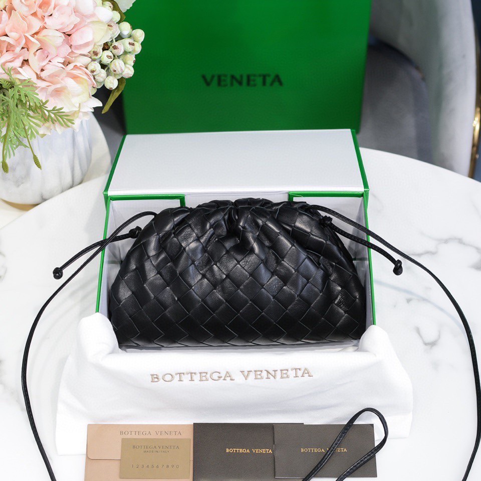 handbags Bottega Veneta The pouch size:23*13*8 - vstockx