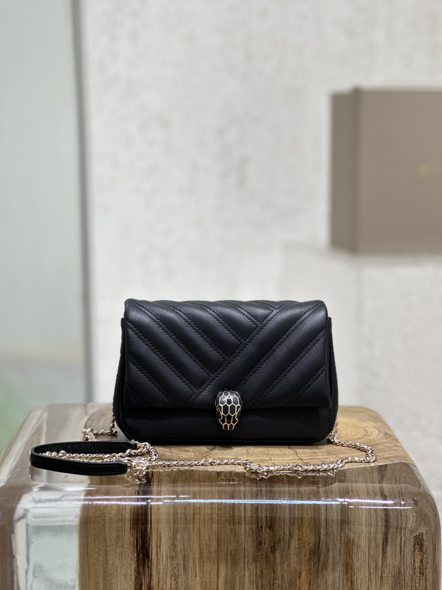 Handbags Bvlgari 288706 size:17*11*5 cm - vstockx