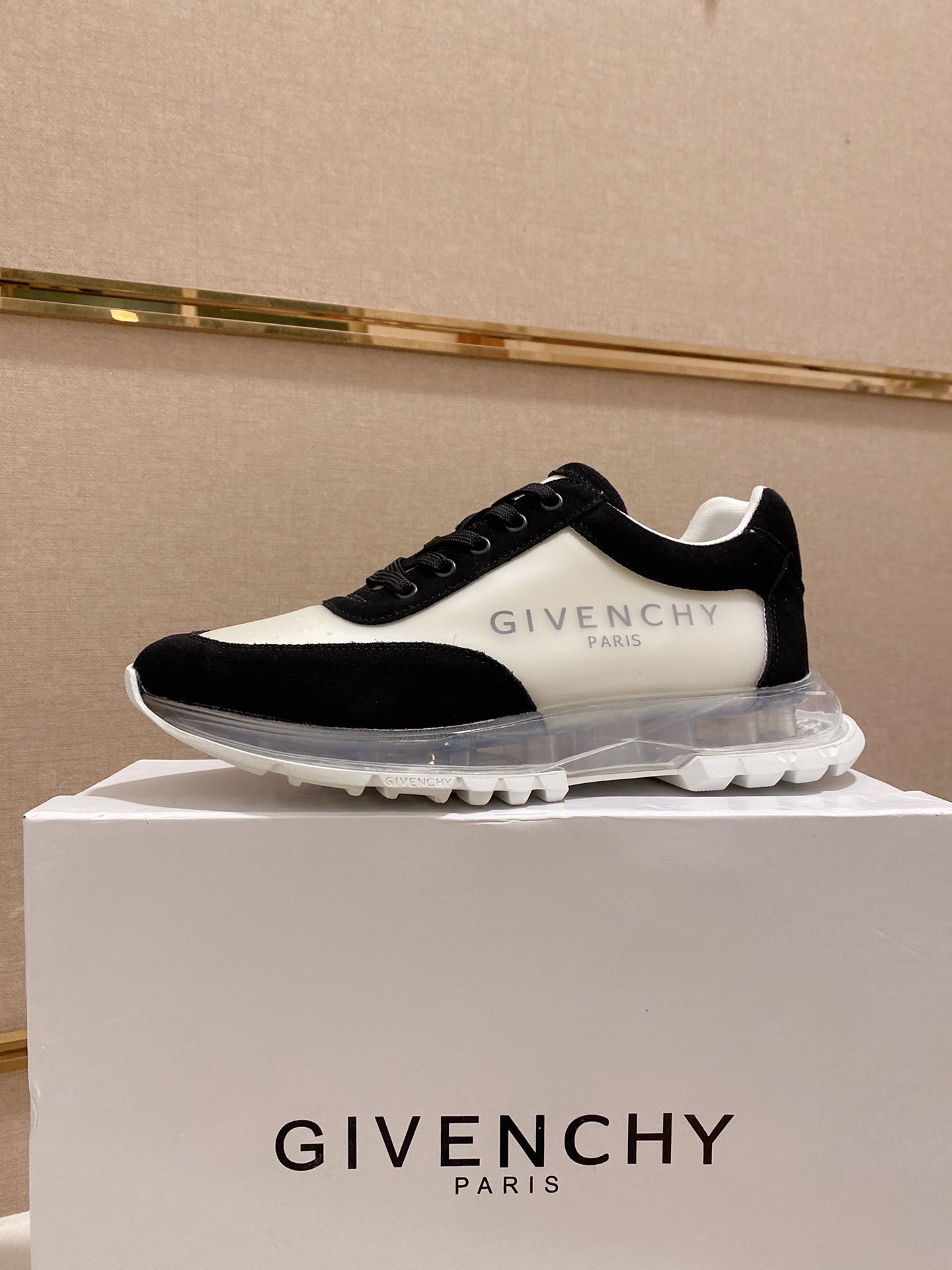 Givenchy Spectre Zip Sneakers 14 - vstockx