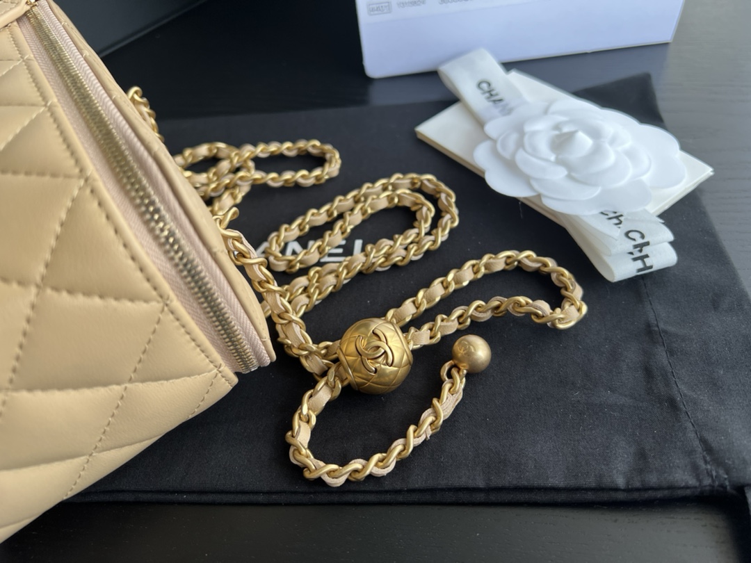 Handbag Chanel AP2303 size 17cmx9.5cmx8 cm - vstockx