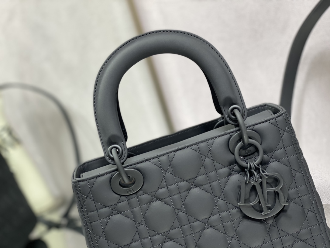 Handbag Dior size 24 cm - vstockx