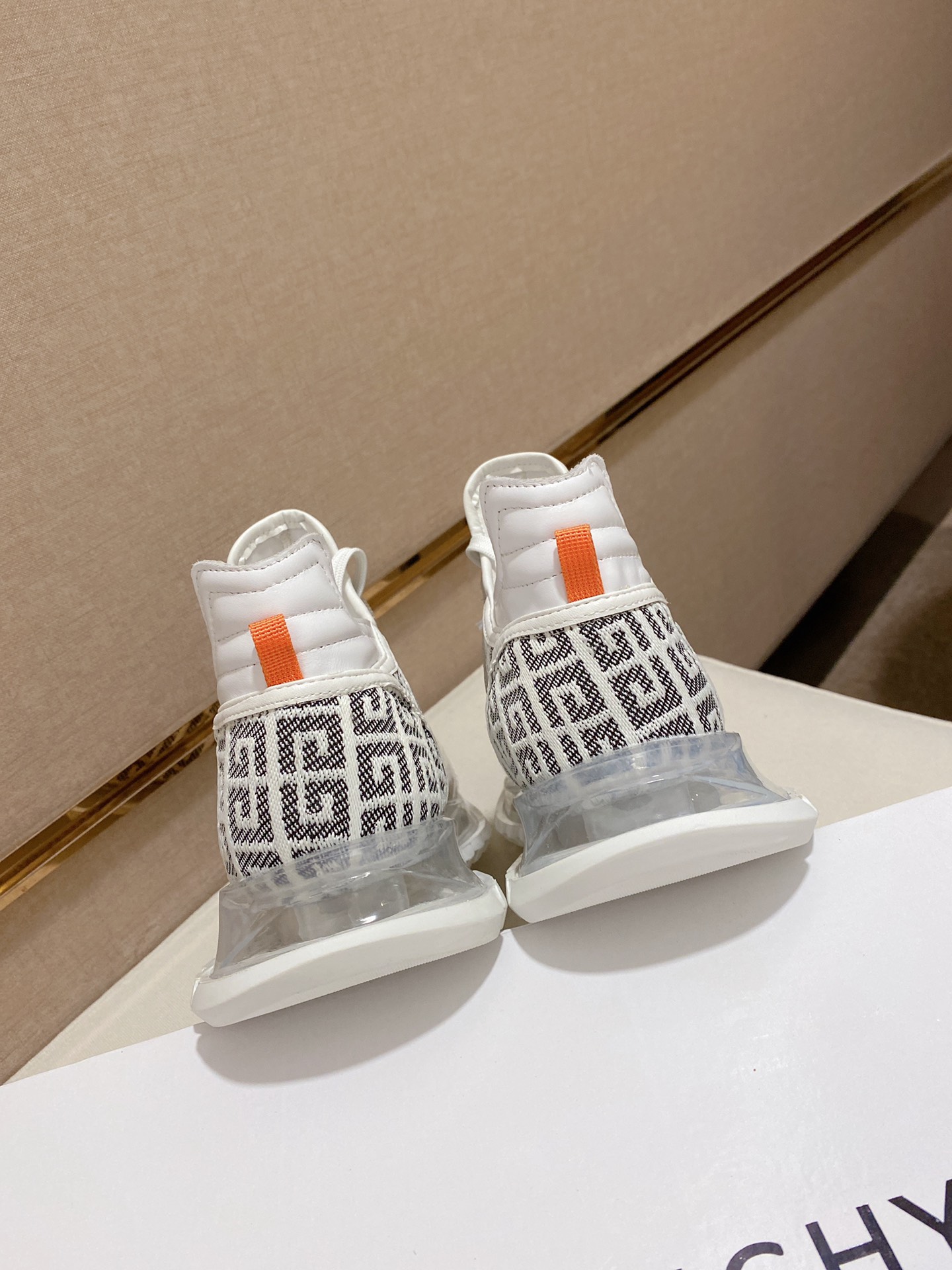 Givenchy Spectre Zip Sneakers 8 - vstockx