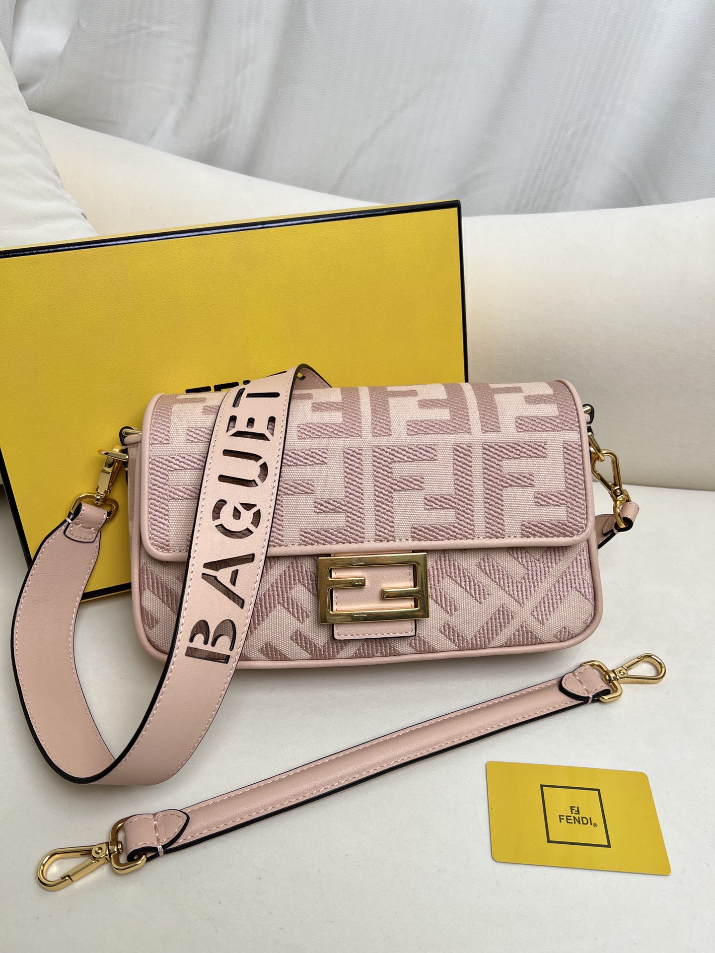 handbags FENDI Baguette size:26*6.5*13.5cm - vstockx