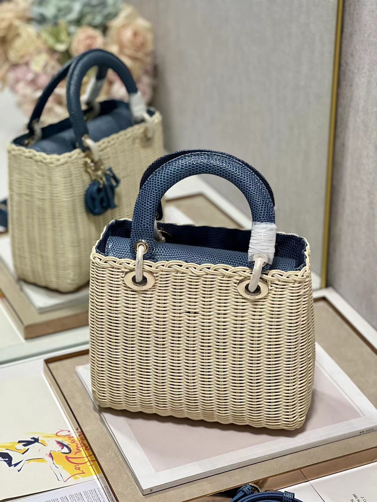 Handbag Dior 9989 size 24  20  11 cm - vstockx