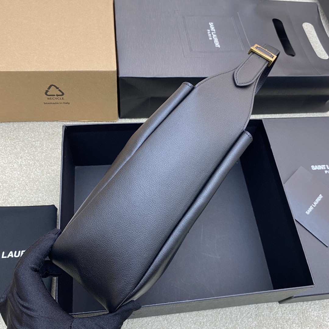 Handbags SAINT LAURENT 713938 size 22x22x10 cm - vstockx