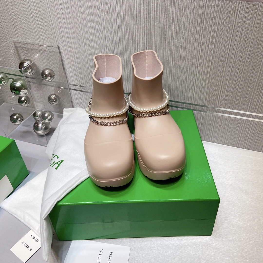 Bottega Veneta Boots 19 - vstockx