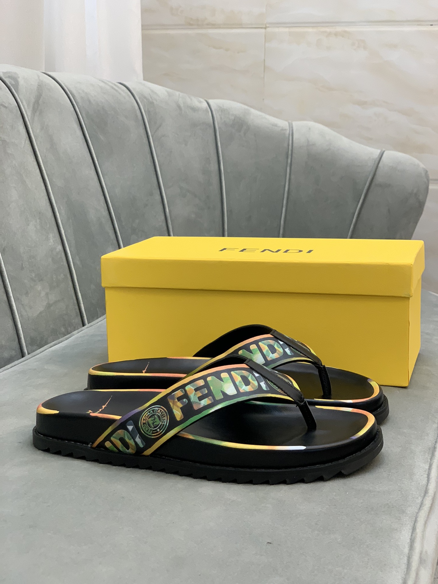Fendi Slides 2 - vstockx