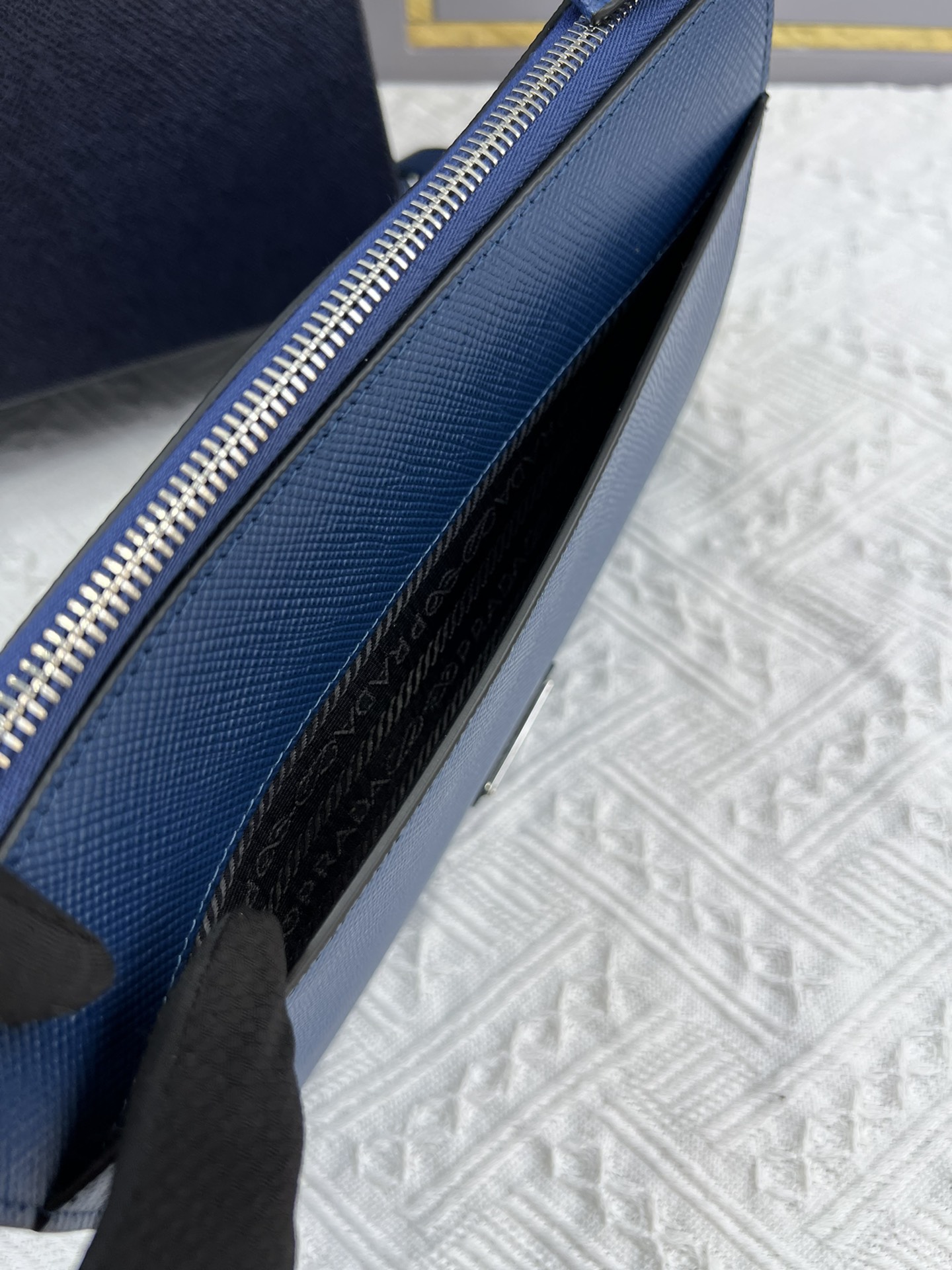 handbags prada 2VF039 25*7*5 - vstockx