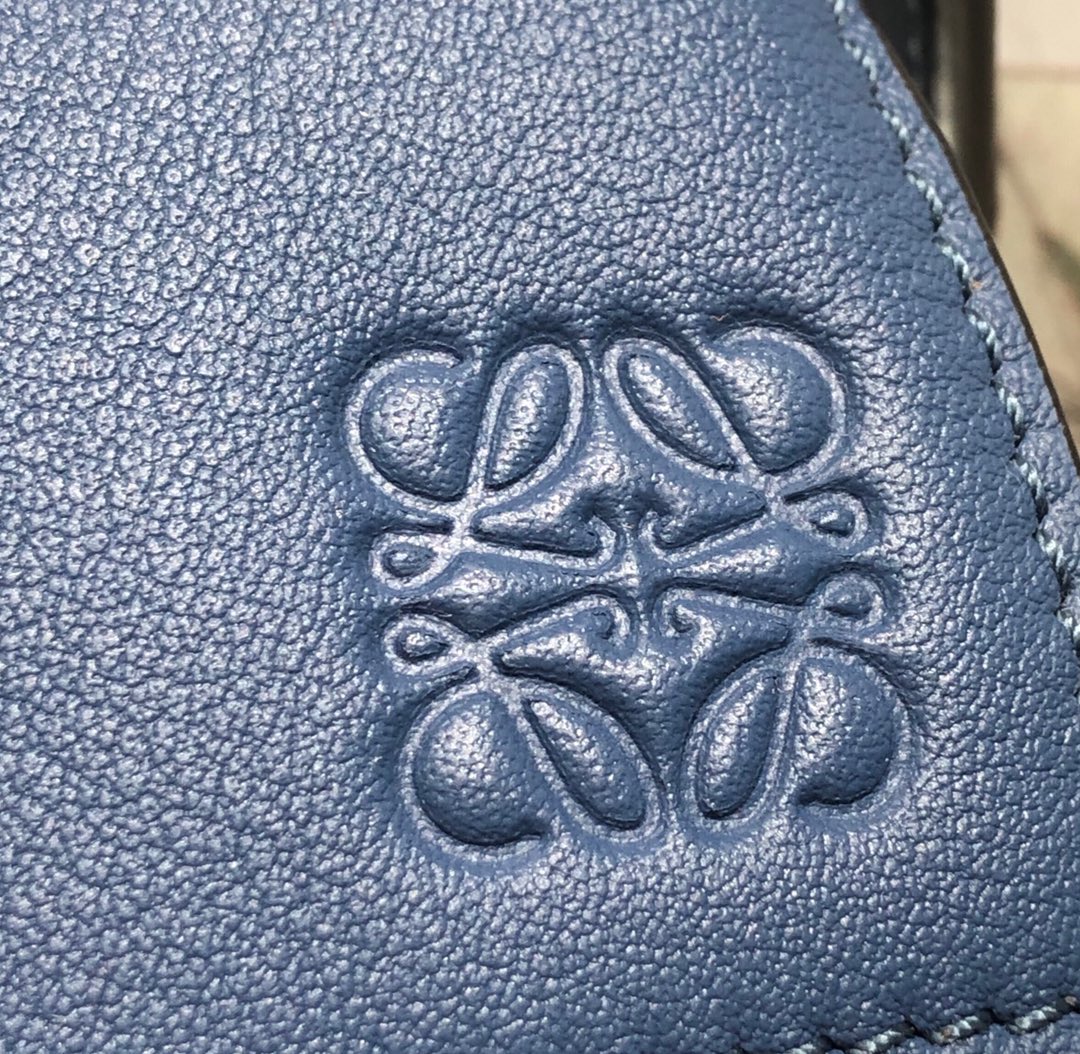 Handbags LOEWE Ykk size:29x18x12 cm - vstockx