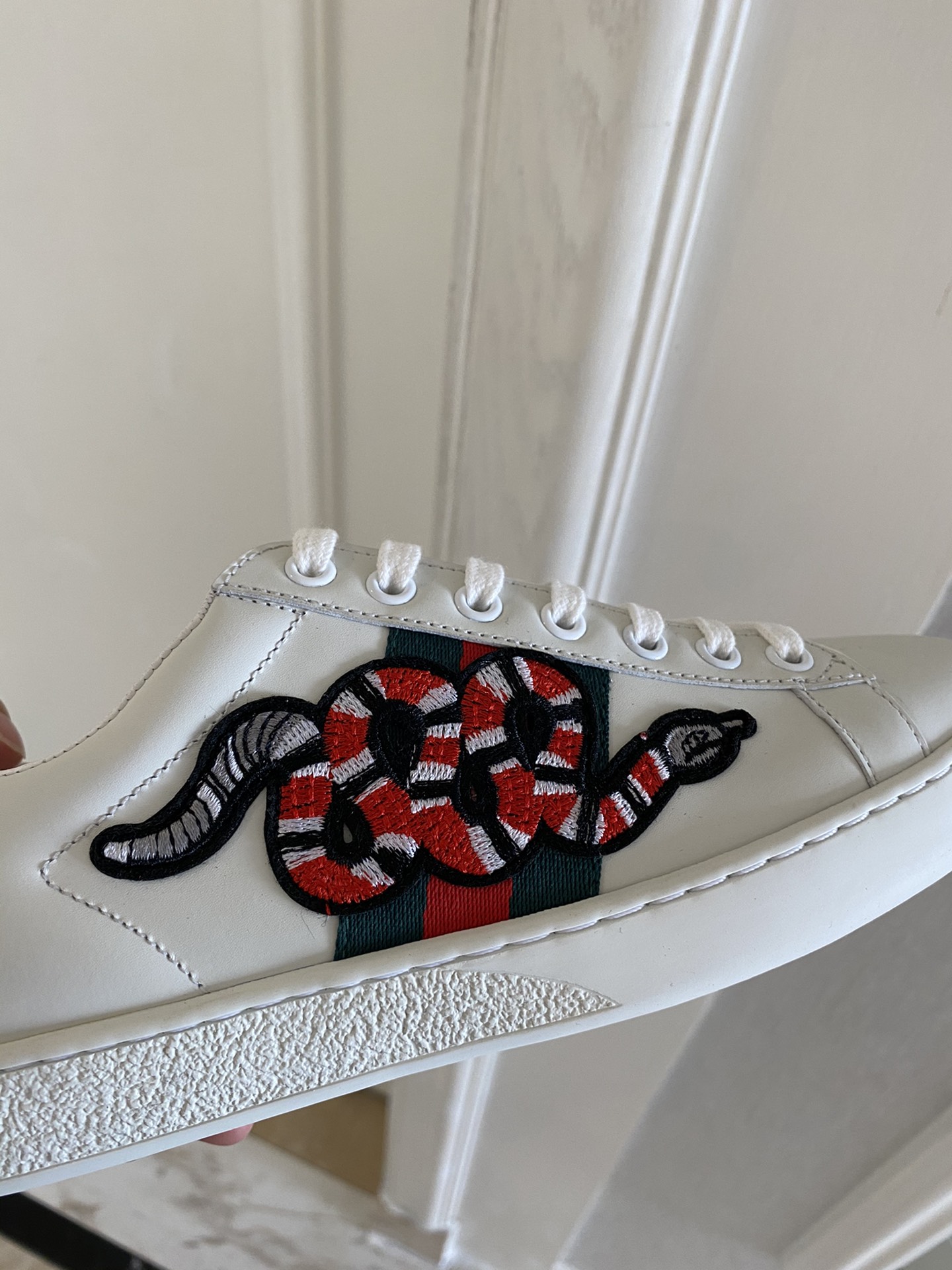 Gucci Women's Ace sneaker with bee sneaker 4 - vstockx