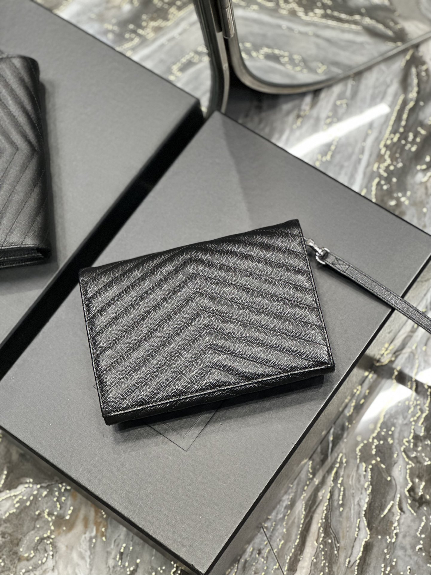 Handbags SAINT LAURENT 617662 size 21  6  3 cm - vstockx