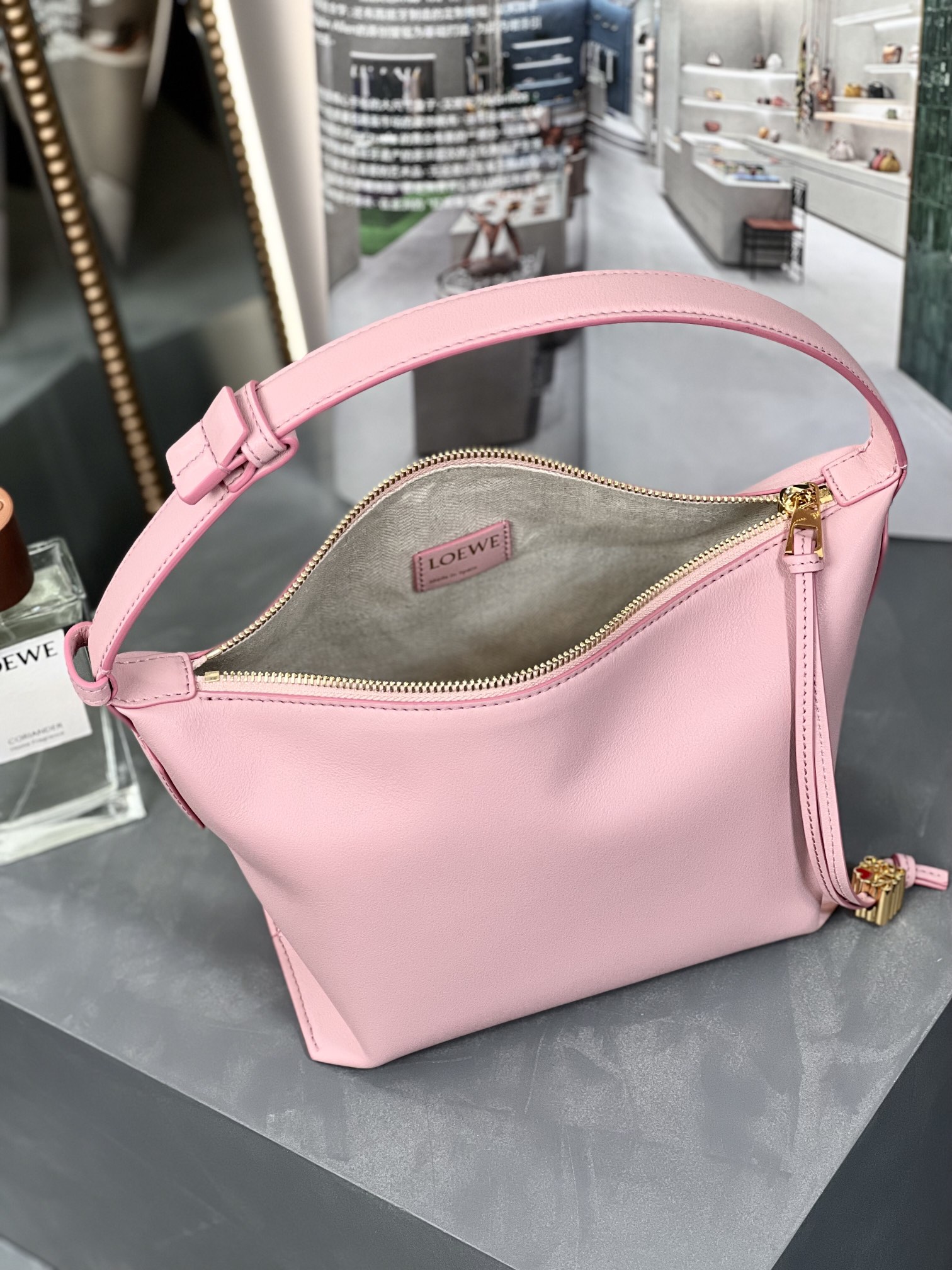 Handbags LOEWE Cubi size:21-17-13 cm - vstockx