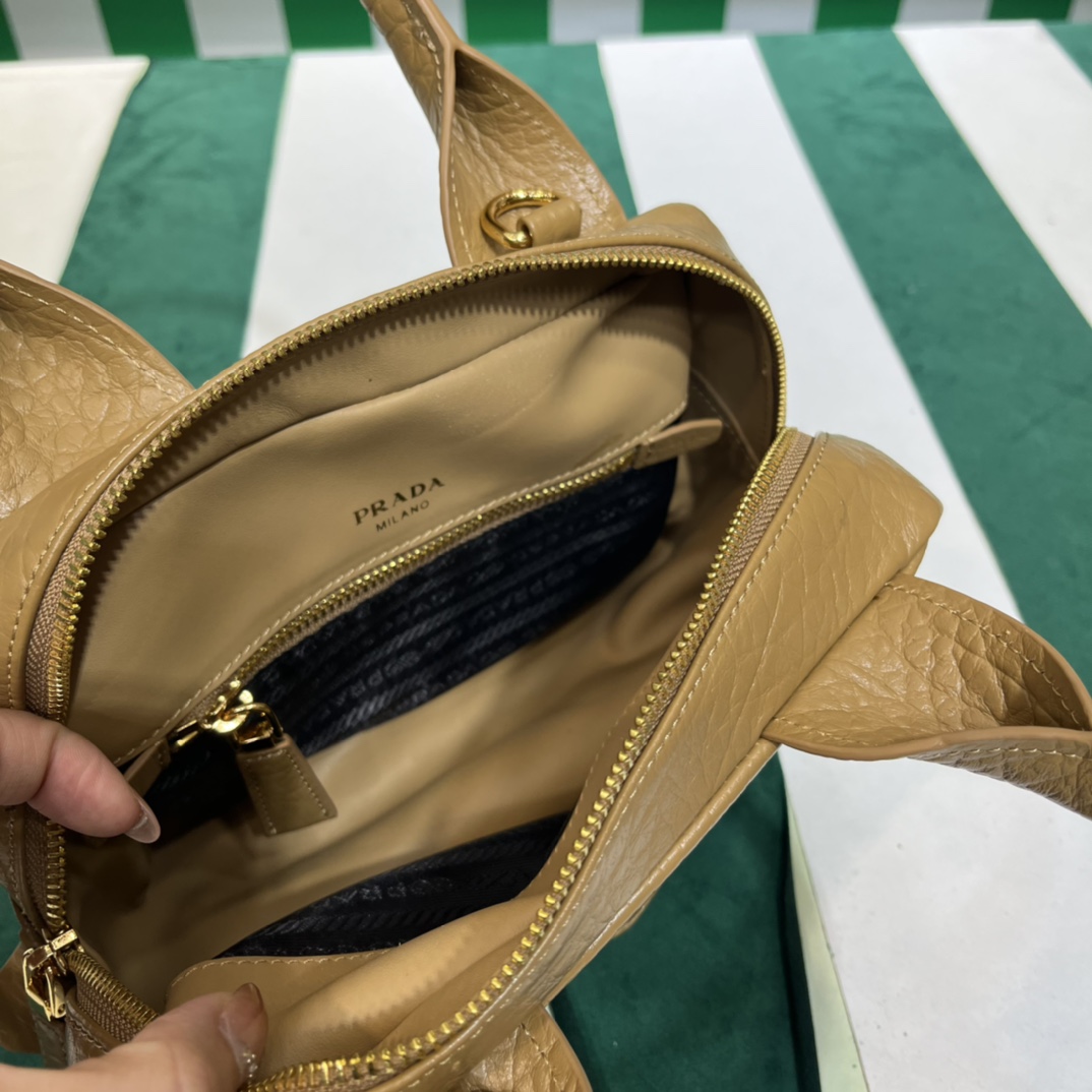 Handbags Prada 1BB081 size:22.5×10.5×16.5 cm - vstockx