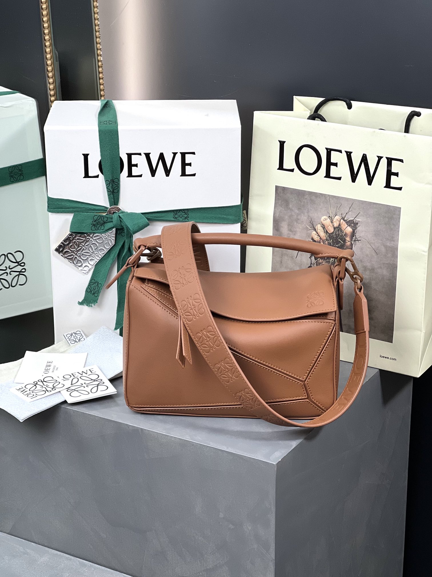 Handbags LOEWE  size:24-16.5-10.5 cm - vstockx