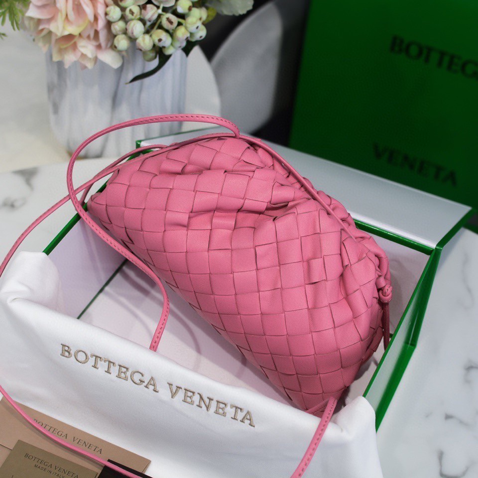 handbags Bottega Veneta The pouch size:23*13*8 - vstockx