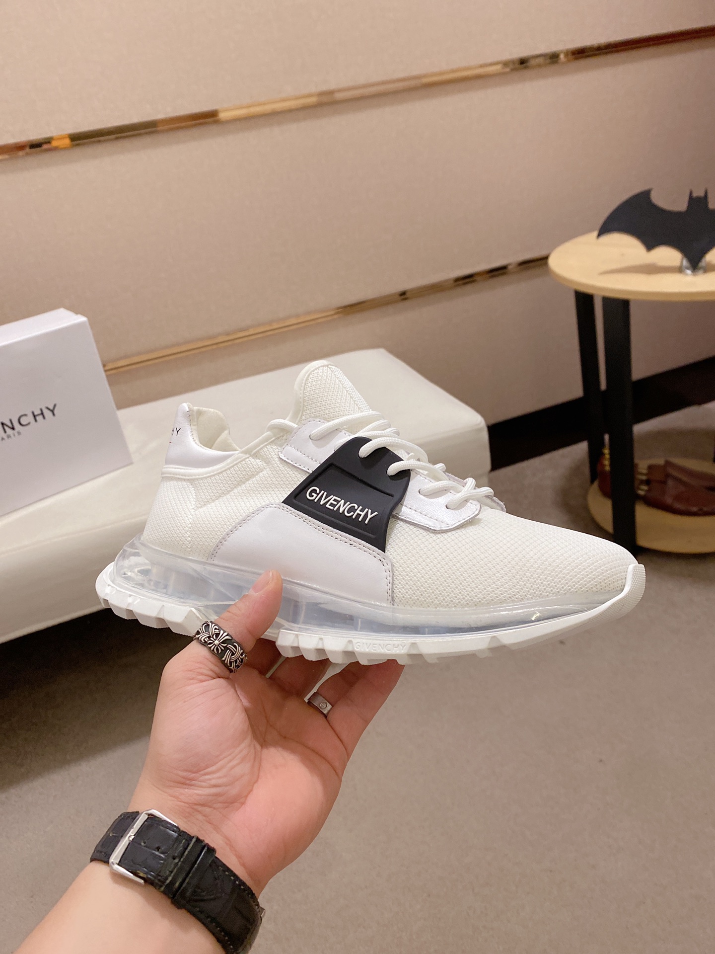 Givenchy Spectre Zip Sneakers 7 - vstockx