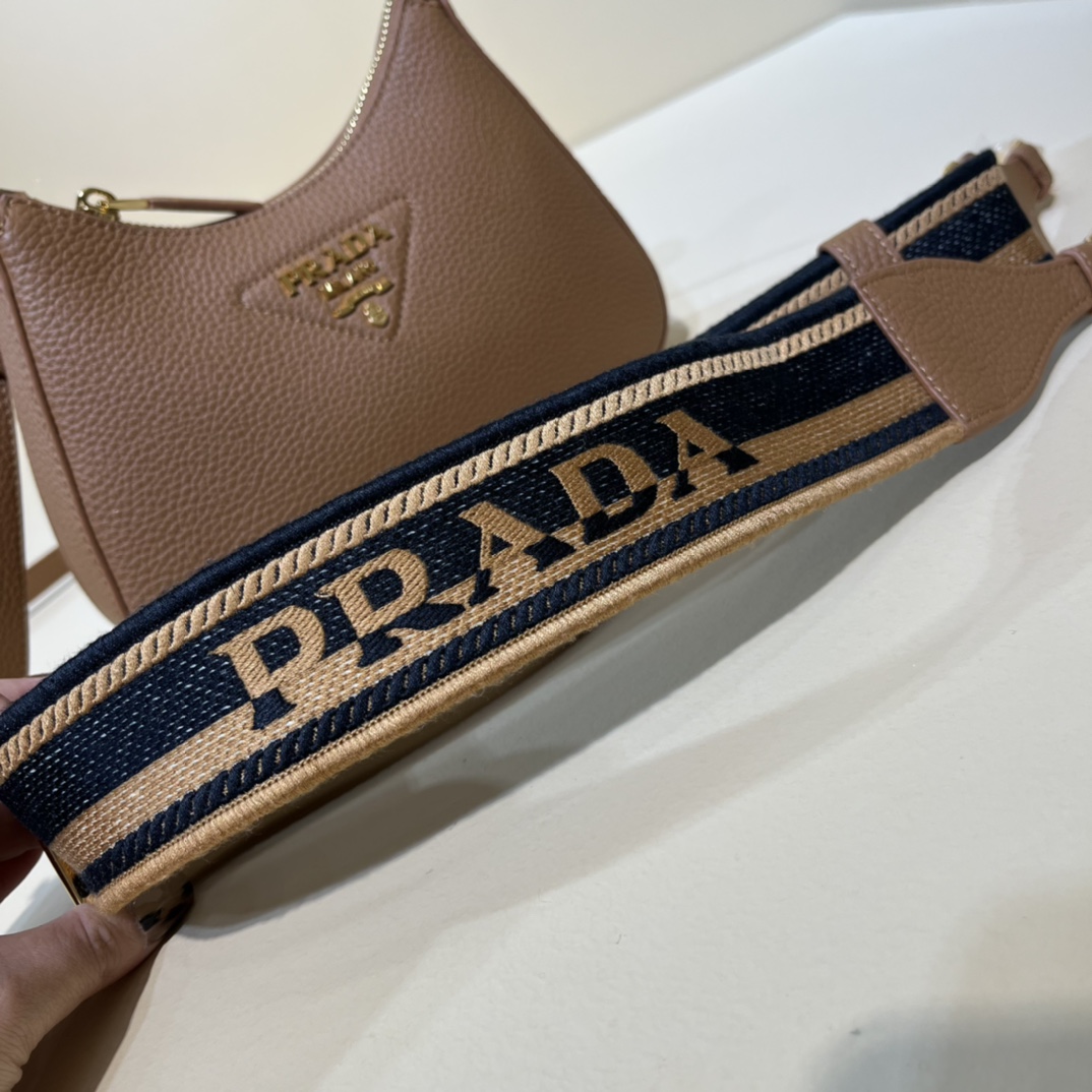 Handbags Prada 1BH193 size:24×18×6 cm - vstockx