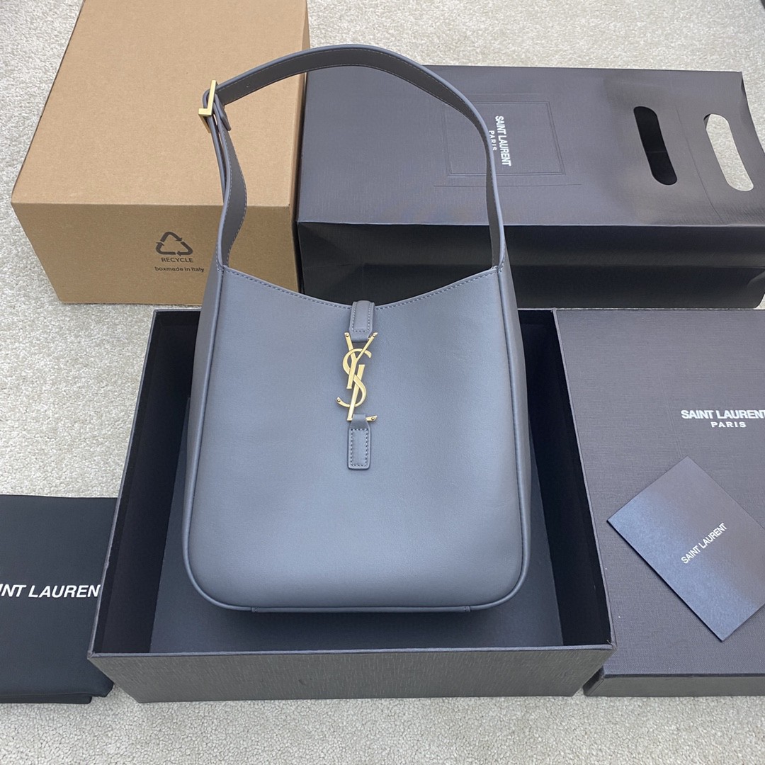 Handbags SAINT LAURENT 713938 size 22x22x10 cm - vstockx