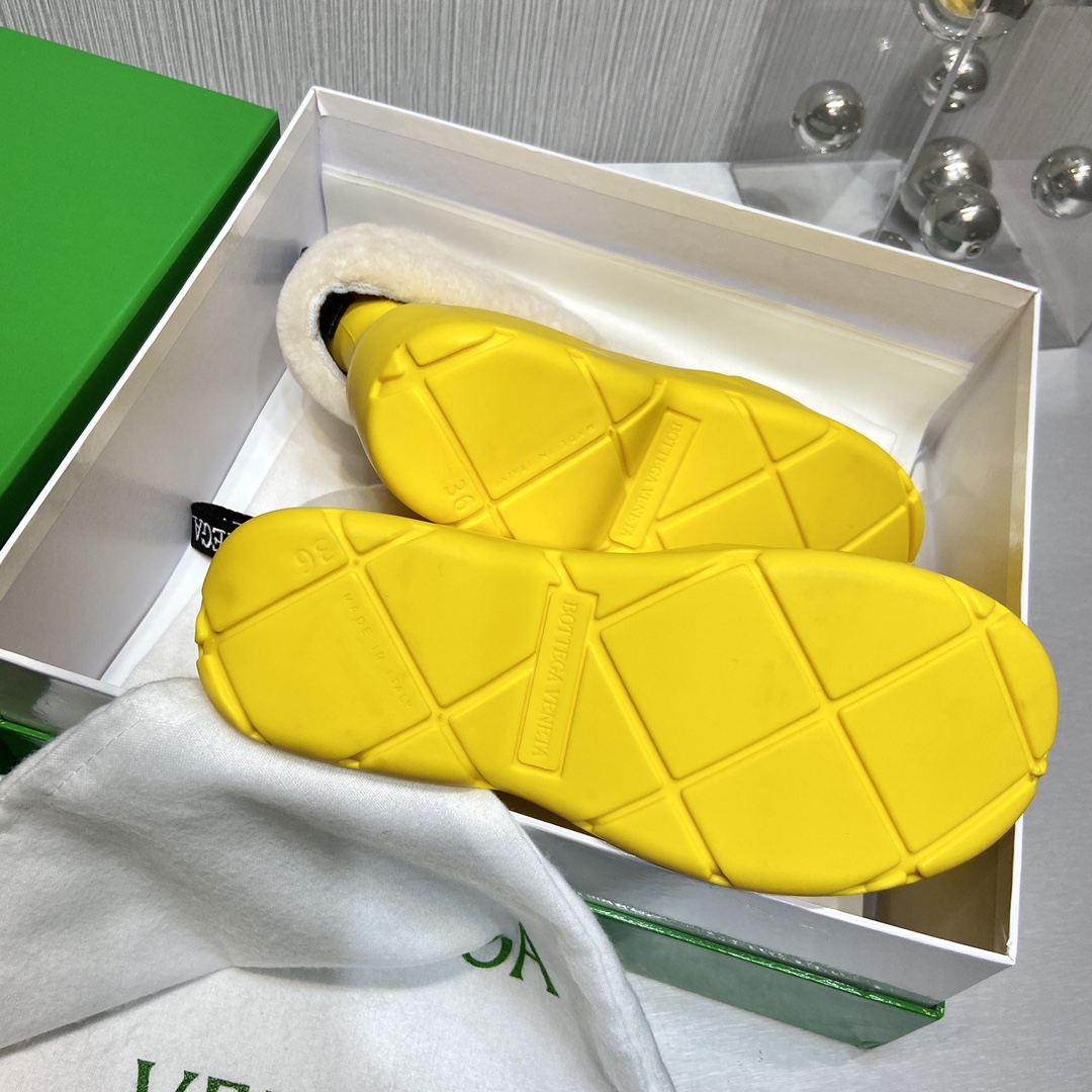 Bottega Veneta Boots 8 - vstockx