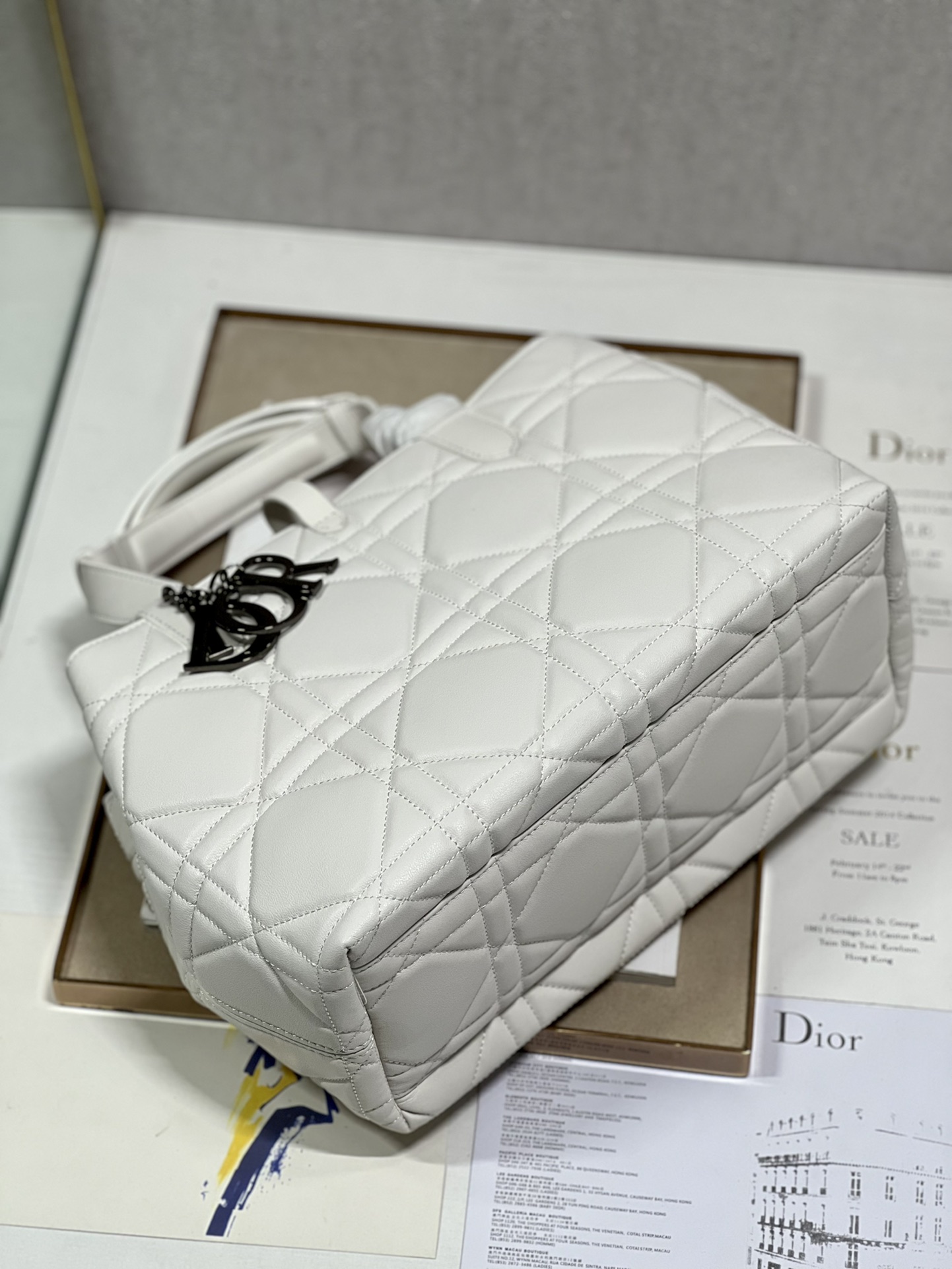 Handbag Dior 1188 size 30  36  15 cm - vstockx
