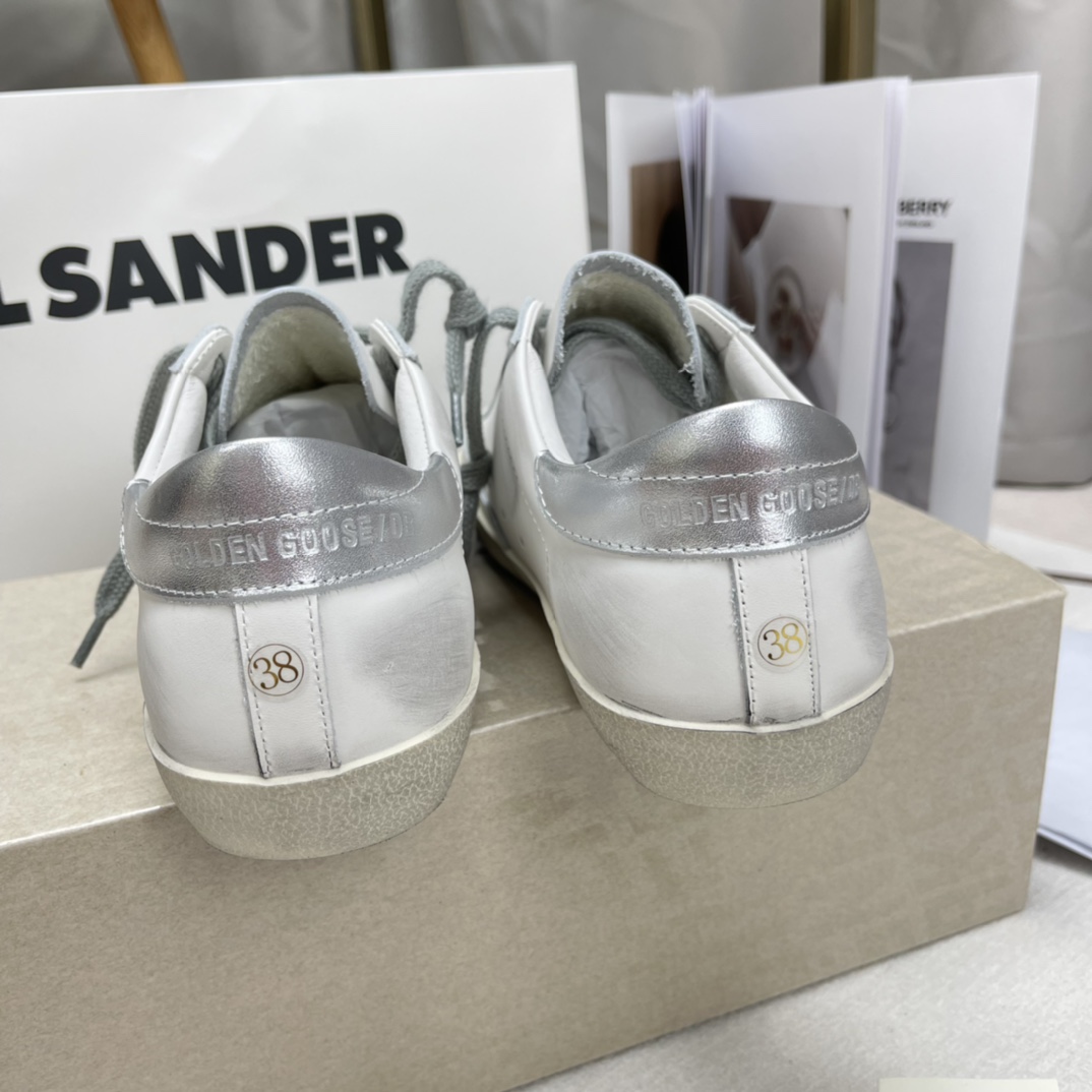 Golden Goose Superstar distressed-finish sneakers 27 - vstockx