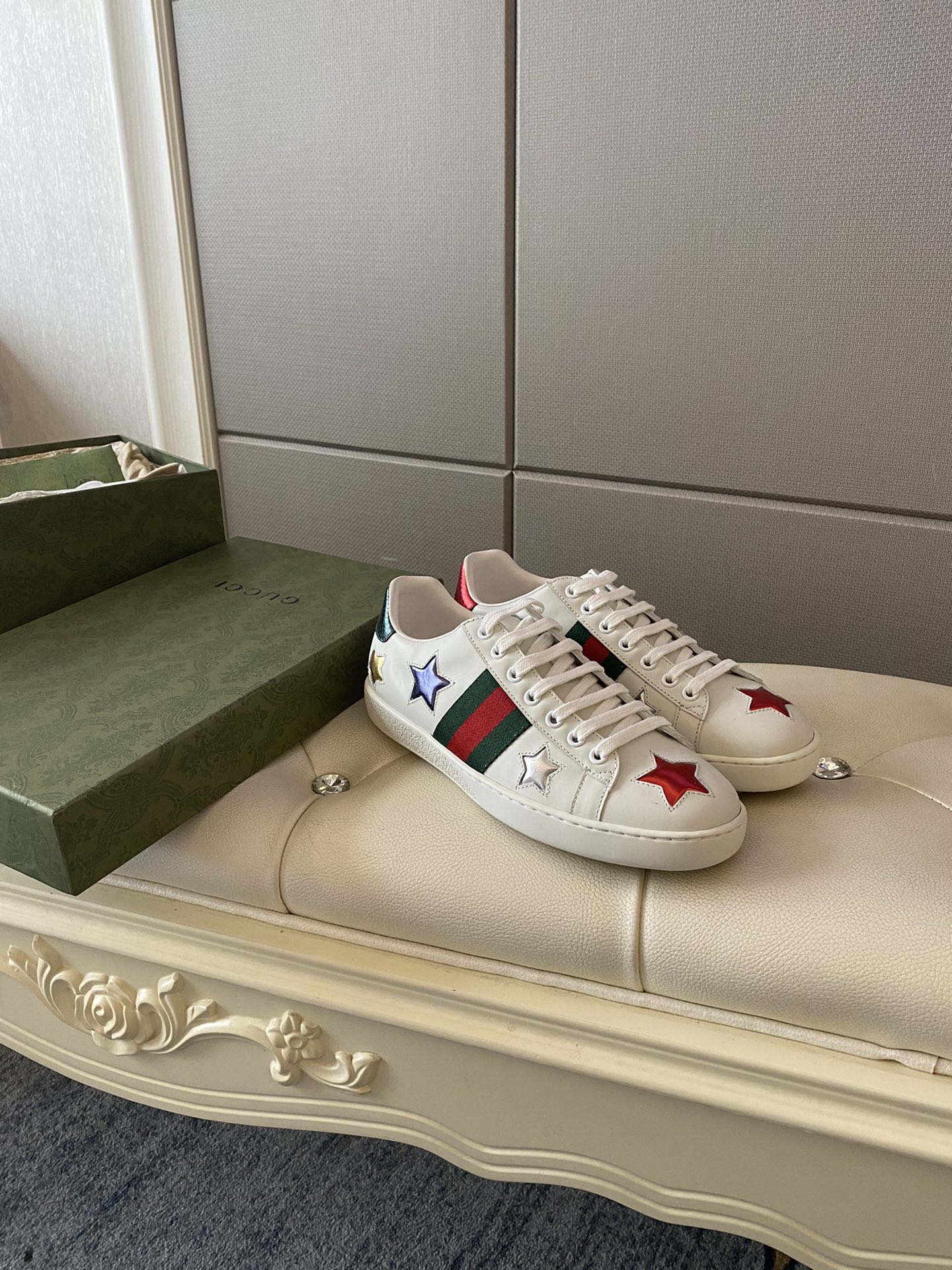 Gucci Women's Ace sneaker with bee sneaker 4 - vstockx
