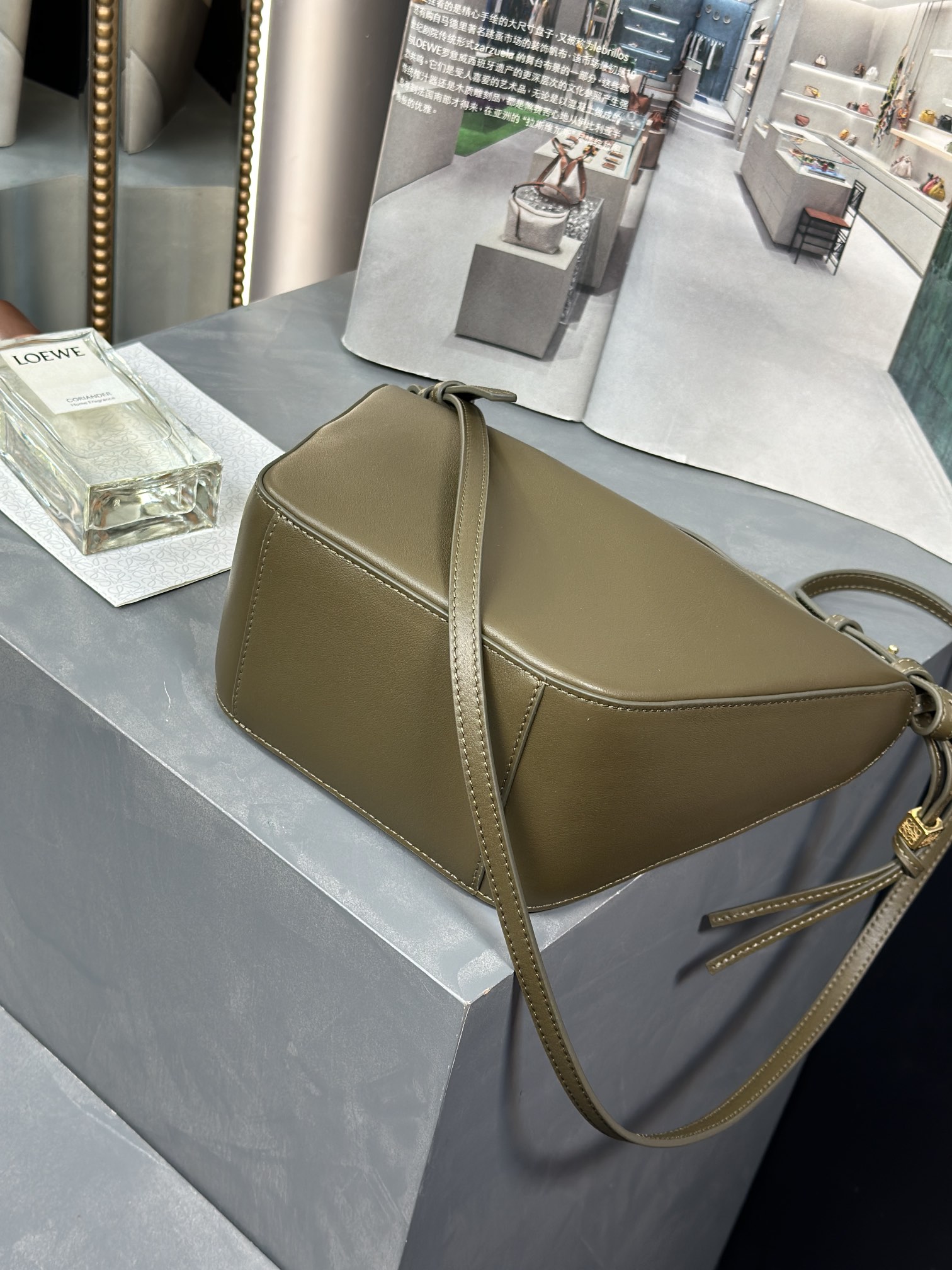 Handbags LOEWE   size:28-17-9.5 cm - vstockx