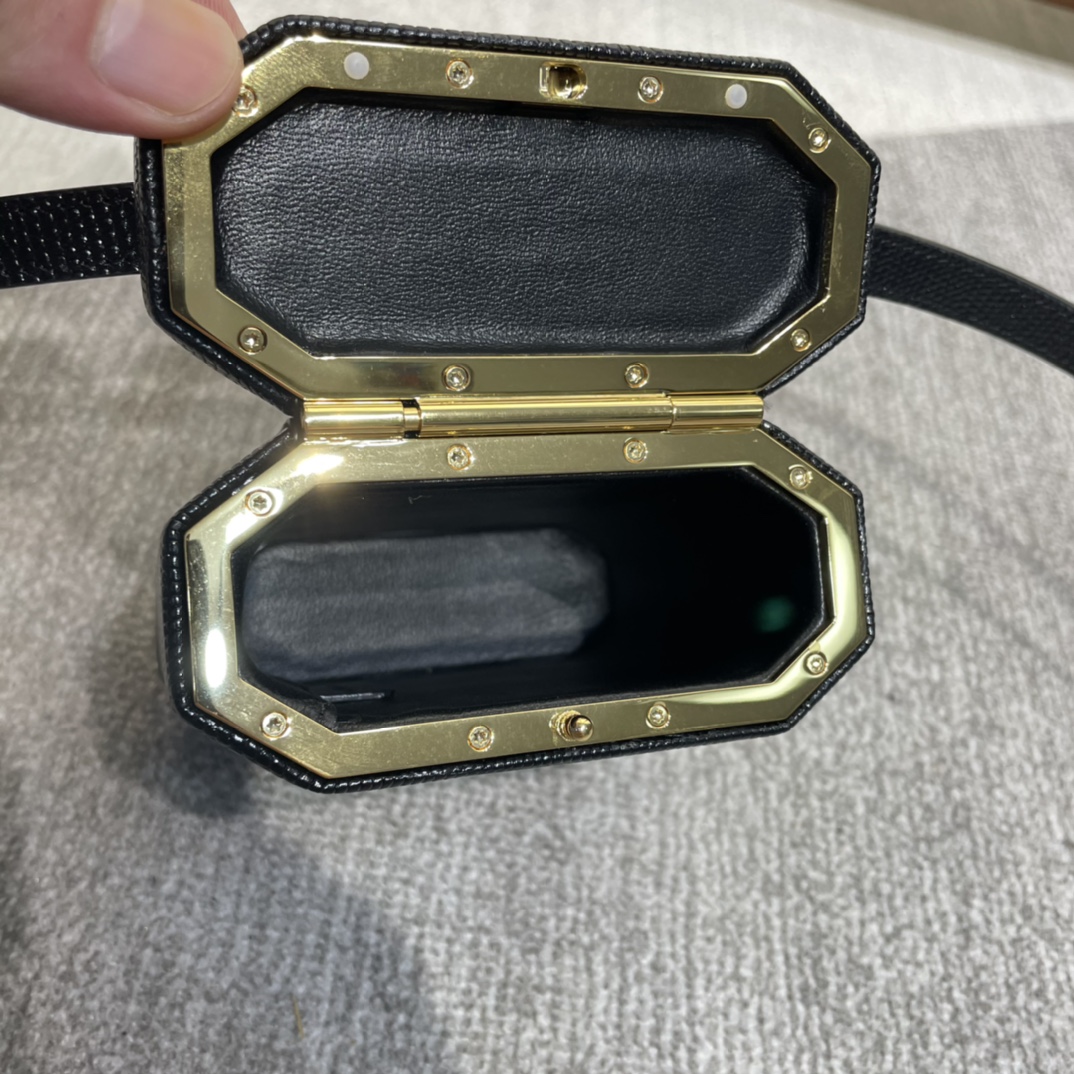 Handbags CELIN LOCK TRIOMPHE 199602 size:11 X 10 X 5 cm - vstockx