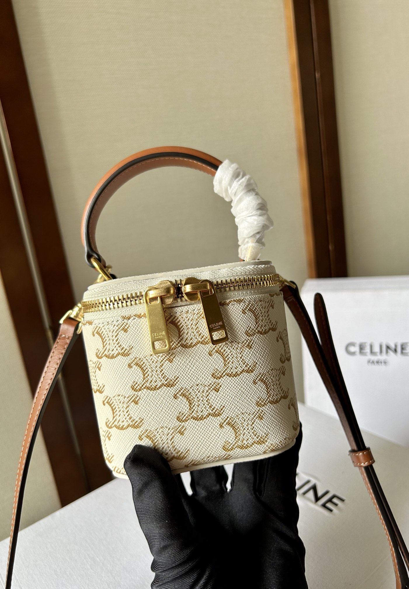 Handbags CELIN-E 110762 101762 size:9.5 X 8 X 9 - vstockx