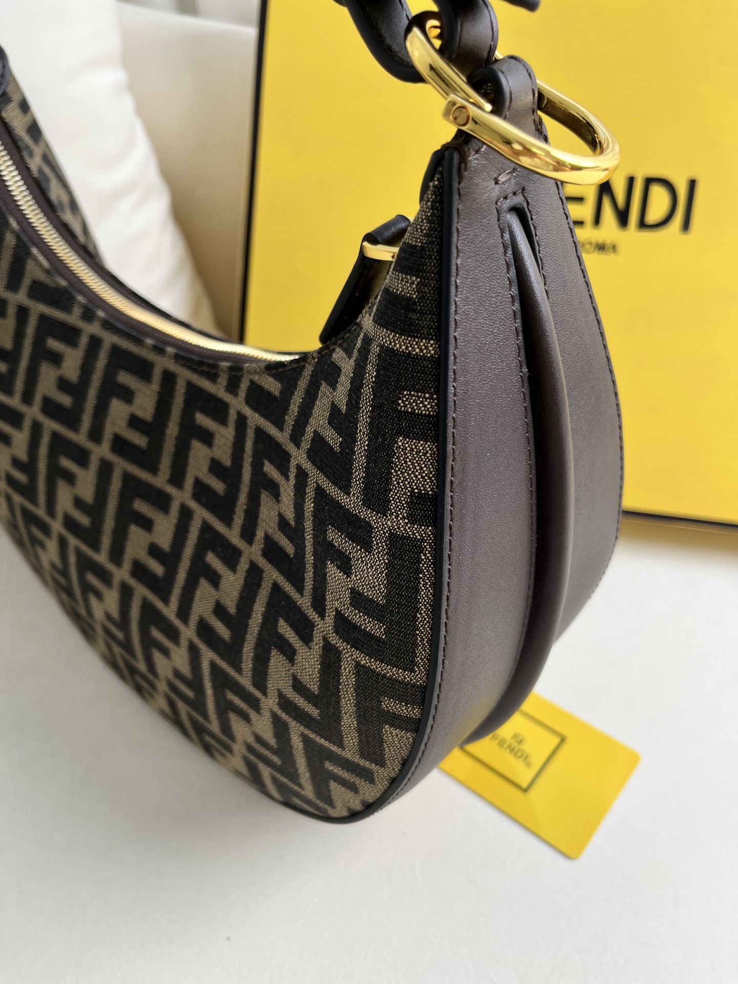 handbags FENDI 205 size:29*24.5*10cm - vstockx