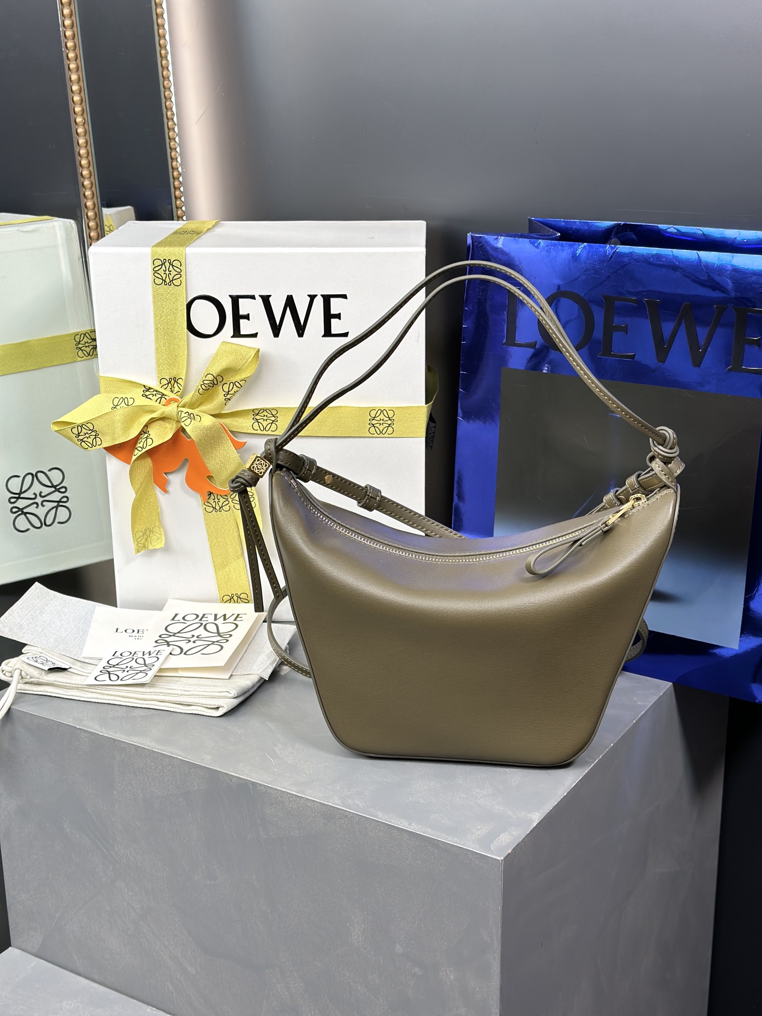 Handbags LOEWE   size:28-17-9.5 cm - vstockx