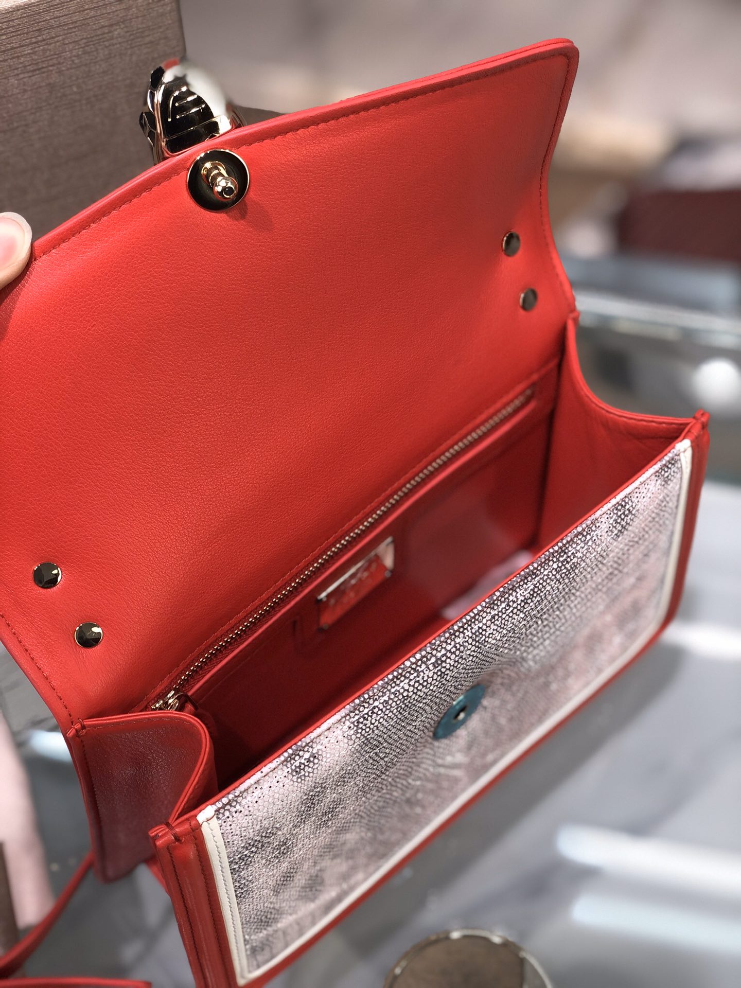 Handbags Bvlgari 287656 size:24*16*6.5 cm - vstockx