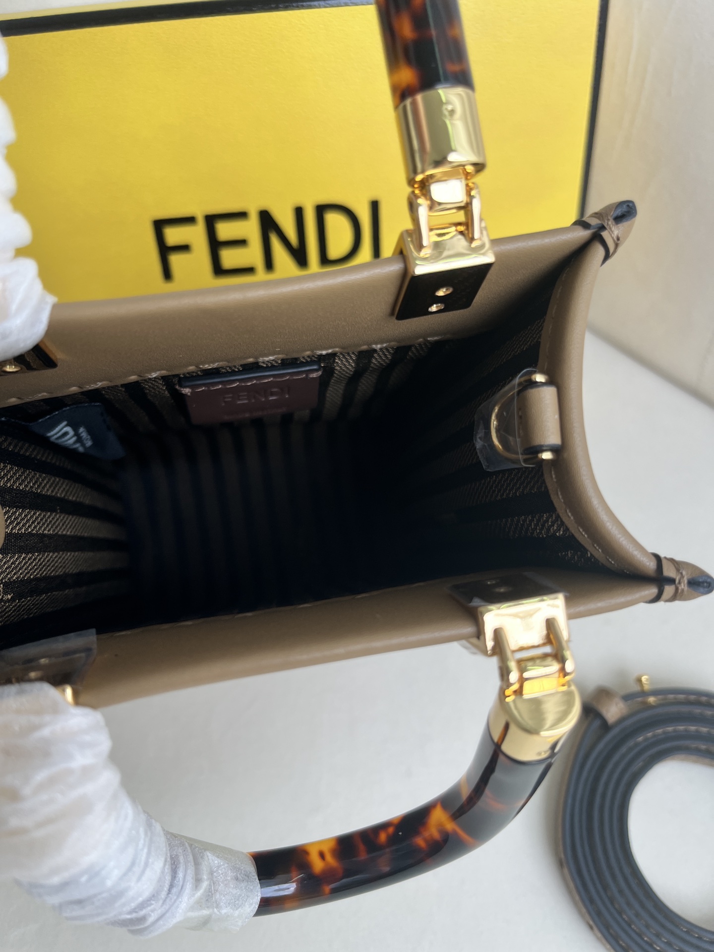 handbags FENDI 208 size:18*13*6.5 - vstockx