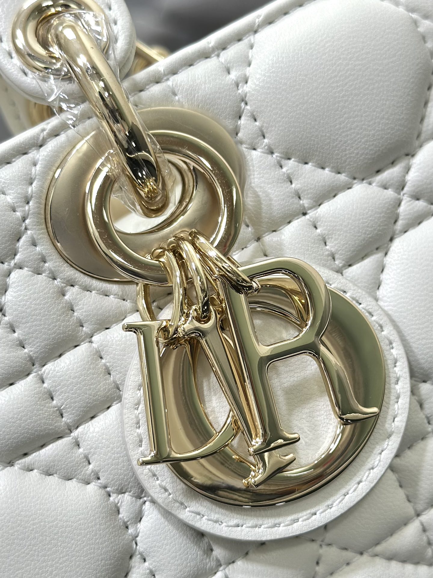 Handbag Dior M0613 size 22 x 12 x 6 cm - vstockx