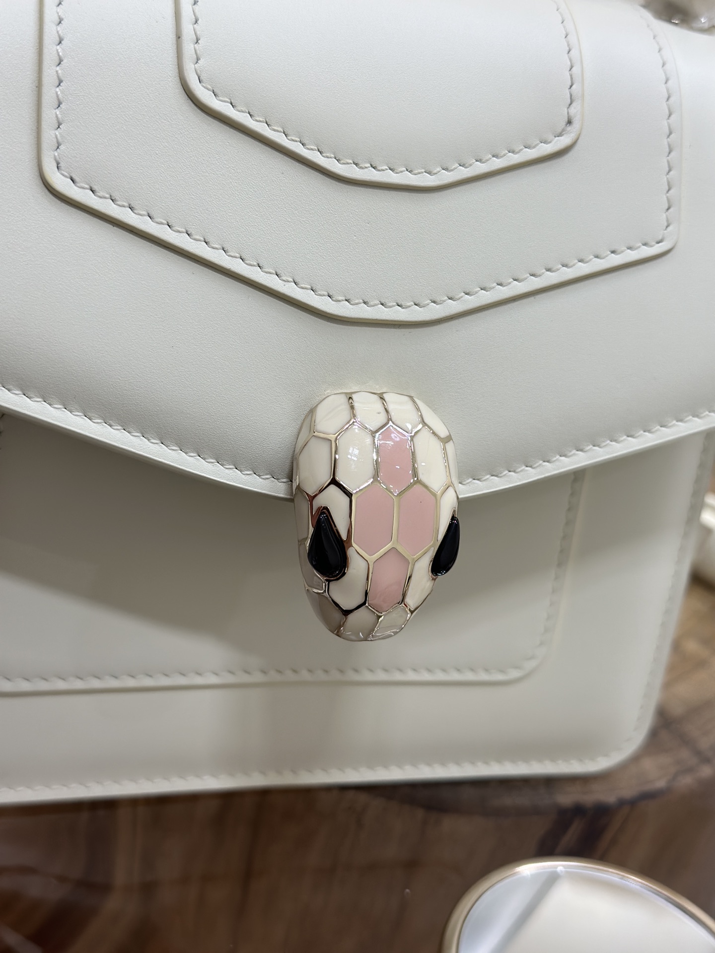 Handbags Bvlgari 38329 size:18*16*9 cm - vstockx