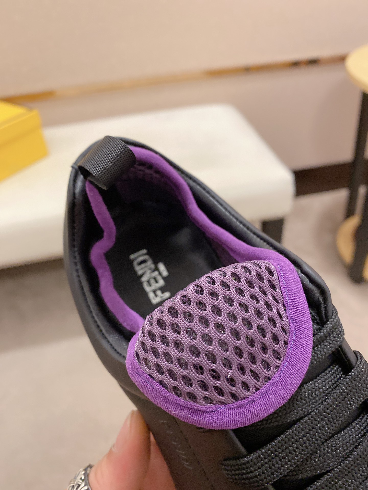 Fendi Low Top Sneakers 23 - vstockx