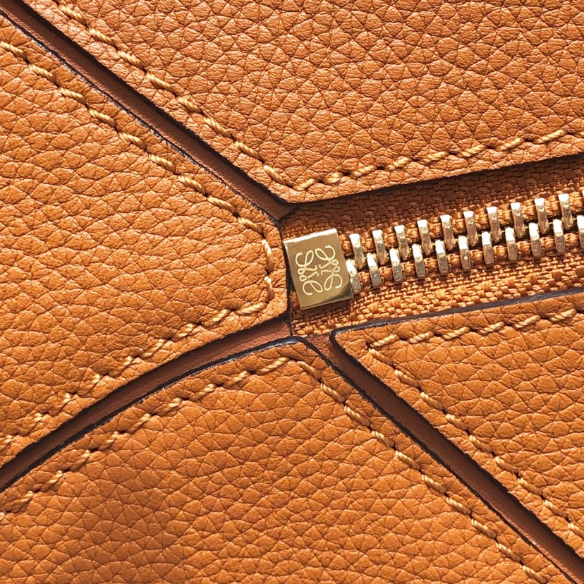 Handbags LOEWE Ykk size:29x18x12 cm - vstockx