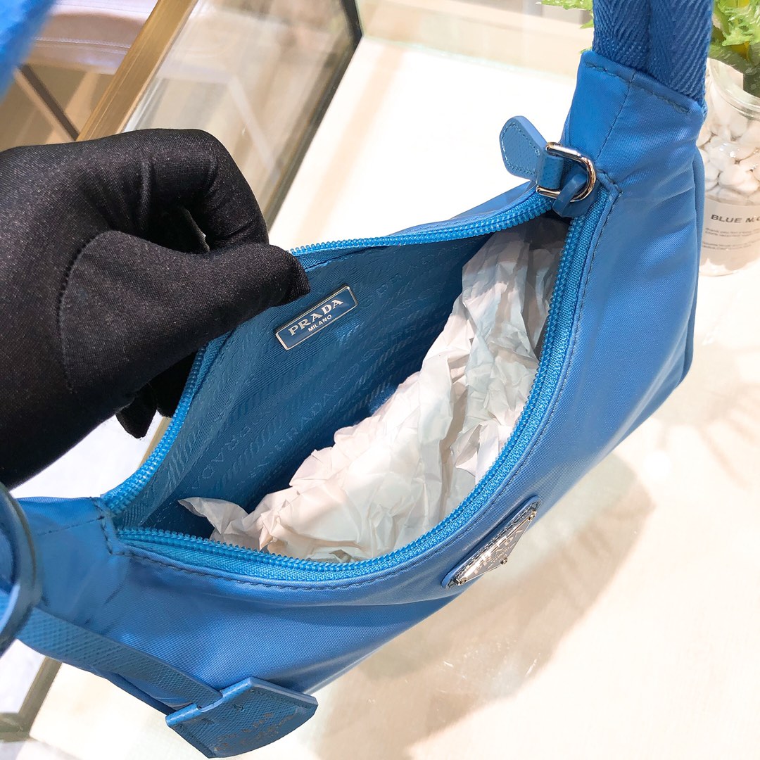 handbags prada Hobo 1NE515 Re-edition 2000 Size:22*17*6 - vstockx