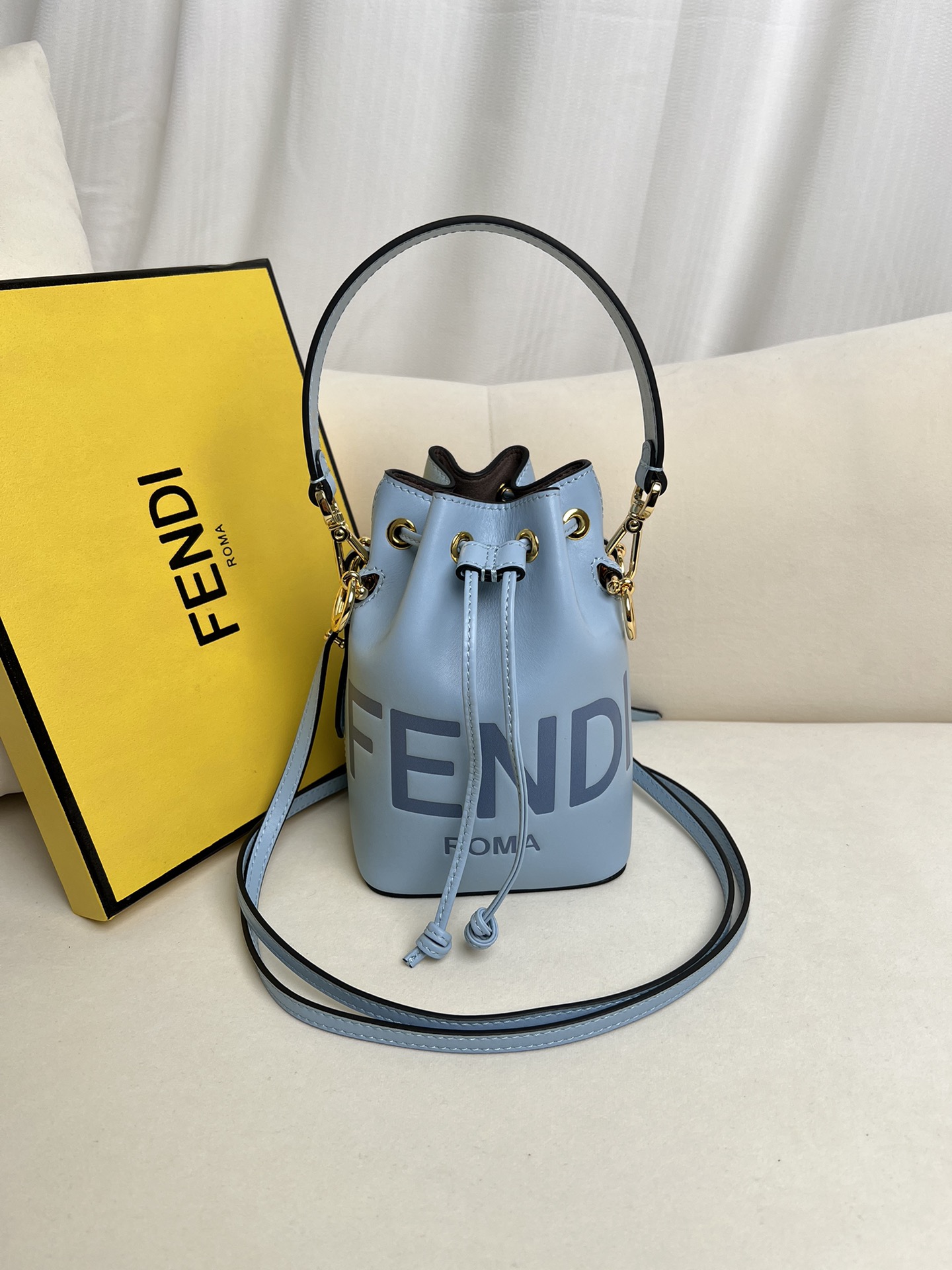 handbags FENDI 226 size:12*18*10cm - vstockx